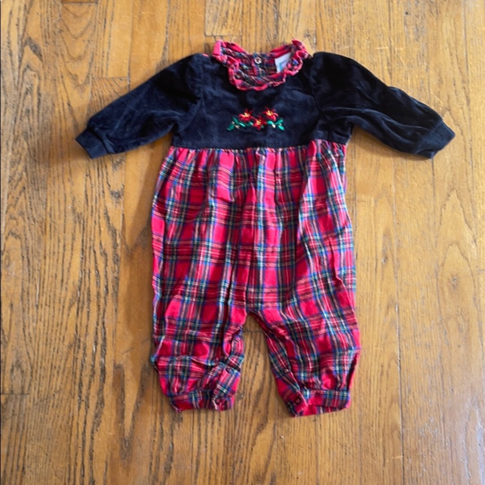 Girls Little Me Christmas onesie. Size 12 no